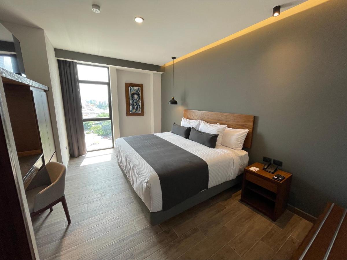 Hotel Gumont Guadalajara Buitenkant foto